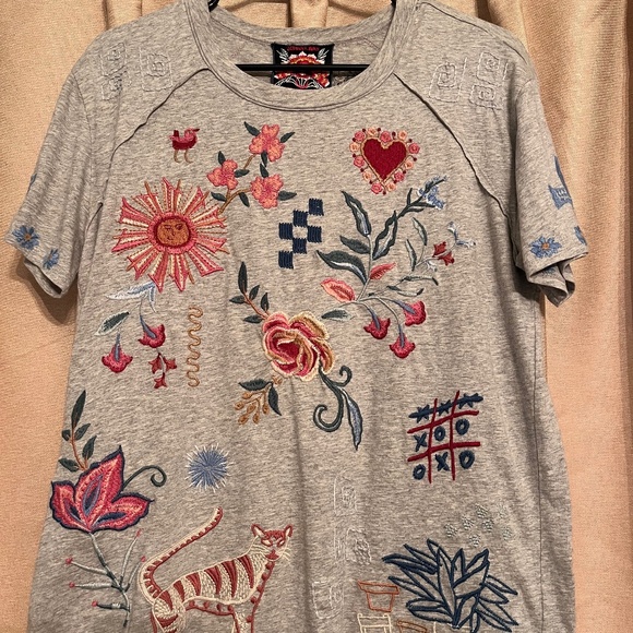 NEW Johnny Was Raglan Floral T Shirt - Picture 1 of 2